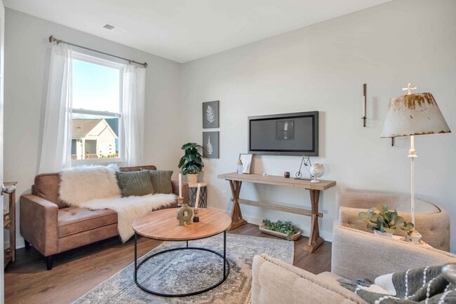 Building Photo - Stunning unit in 55+ community