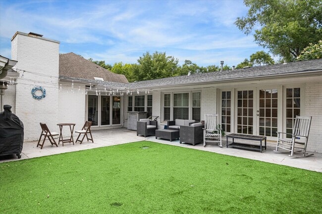 Building Photo - 6249 Olympia Dr