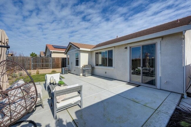 Building Photo - 3 Bedroom Home in Whitney Ranch