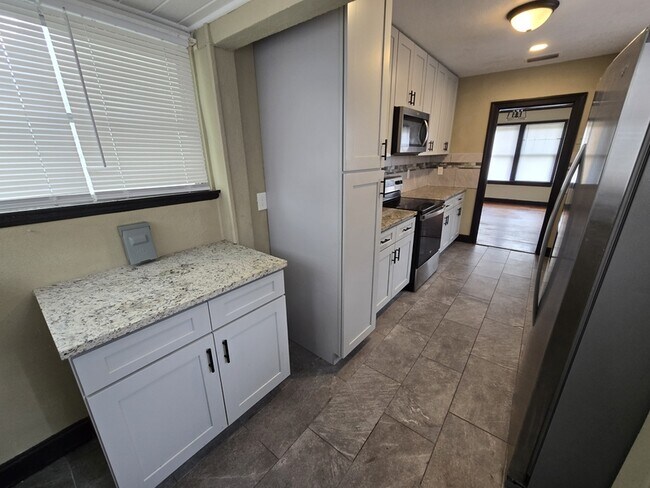 Building Photo - 41 Tallulah Ave