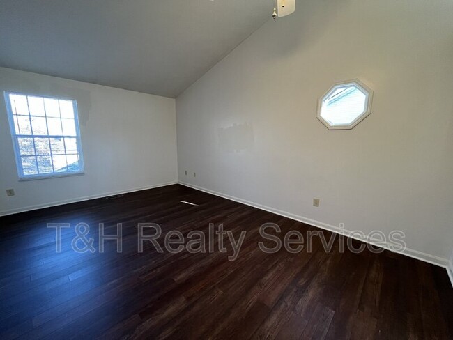 Building Photo - 6827 Antelope Dr