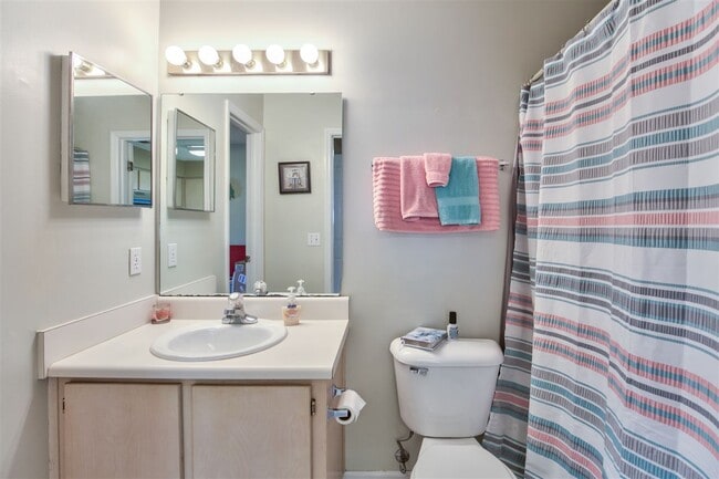 Building Photo - 2506 Golden Park Ln