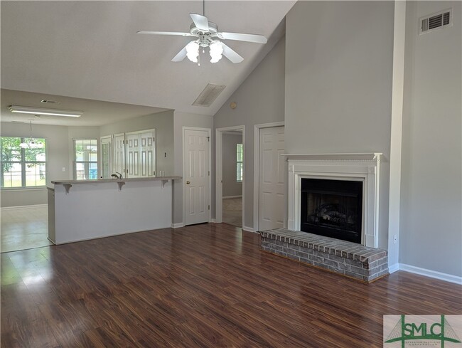 Building Photo - 22 Hidden Creek Dr