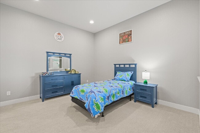 Building Photo - $7,495.00, Stunning 6 bed, 5 bath Ranch-St...