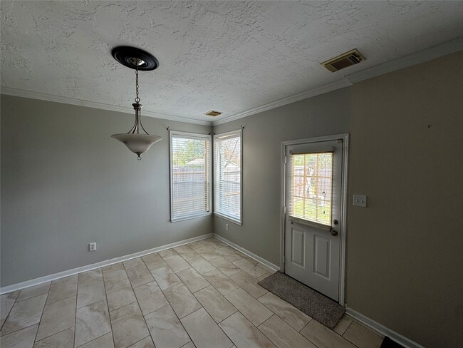 Building Photo - 20810 Deauville Dr