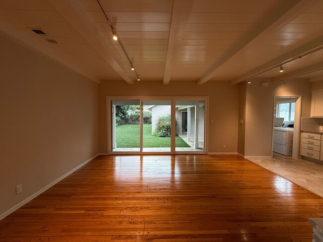 Building Photo - Beautiful Home in a Lovely Neighborhood! Available Spacious 2 Bedroom and Two Bathroom!