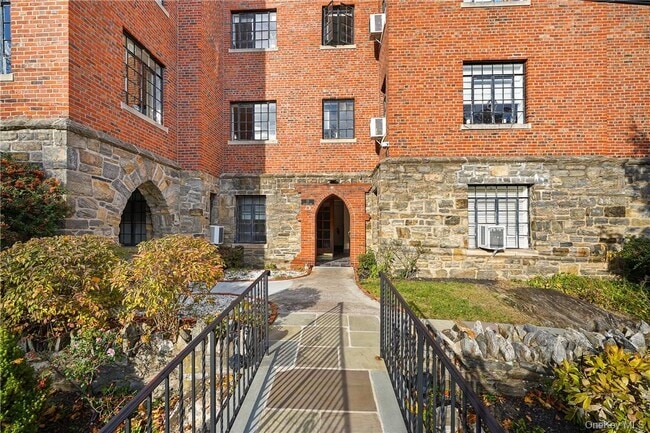 Building Photo - 22 Sagamore Rd