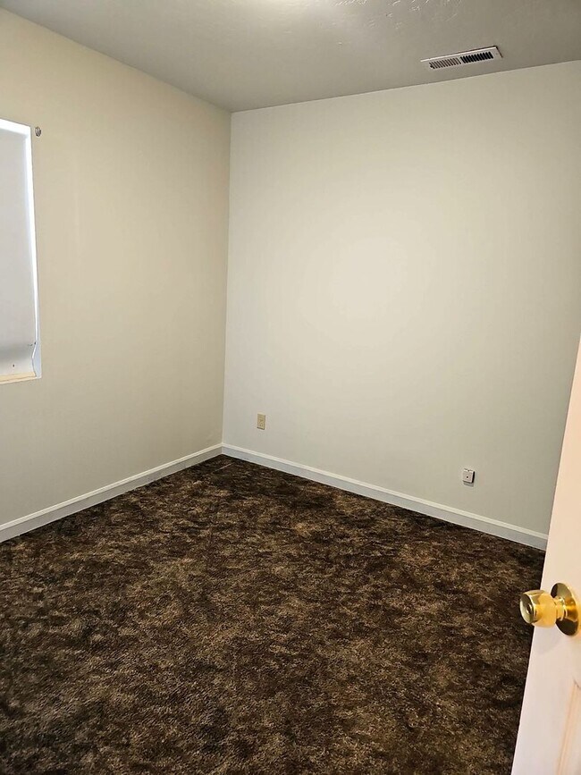 Building Photo - APPROVED APPLICATION* Charming 3 Bedroom Cottage with Private Patio in Lewiston, ID