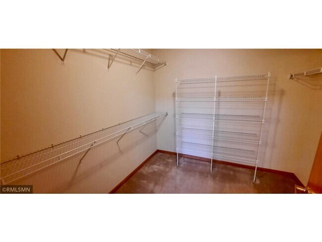 Building Photo - 15631 Linnet St NW