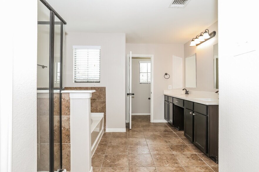 Building Photo - 6623 Sharpstone Creek Ln