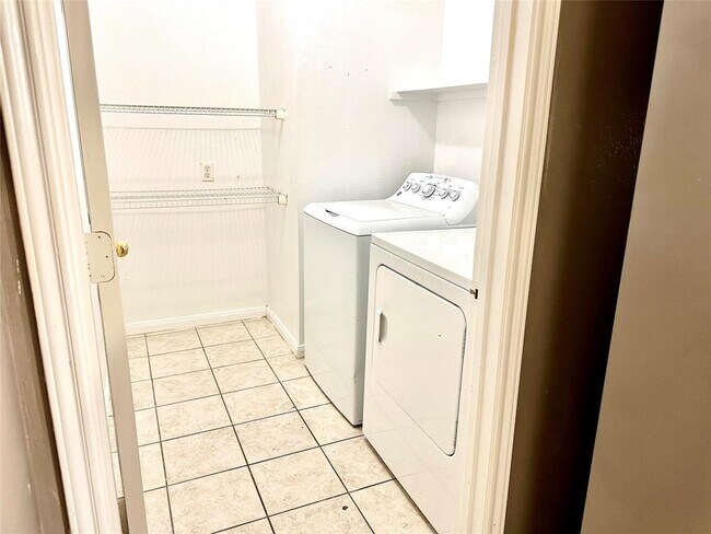 Building Photo - 22207 Falconwood Ln