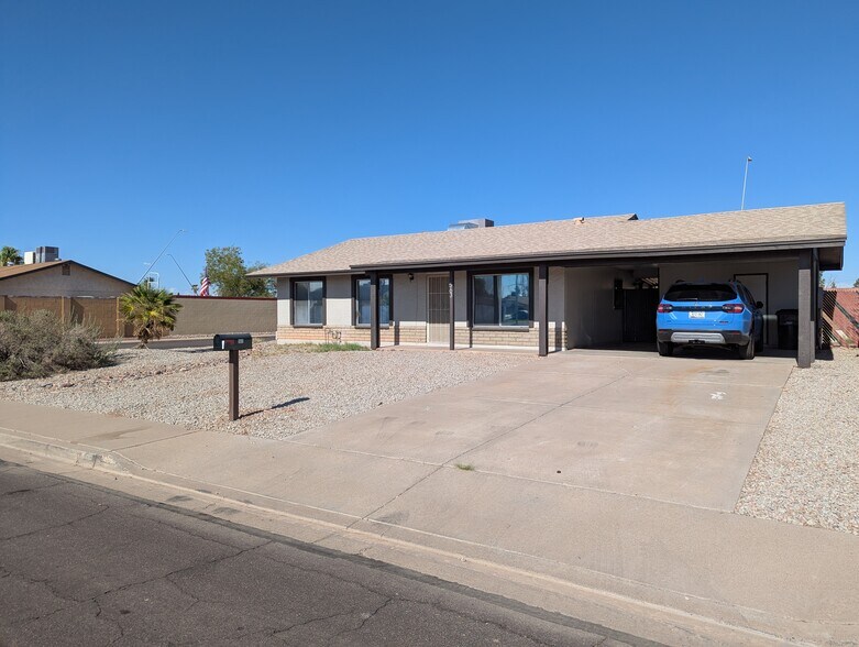 Building Photo - 563 N Santa Anna