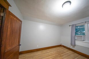 Building Photo - 749 New Hampshire St