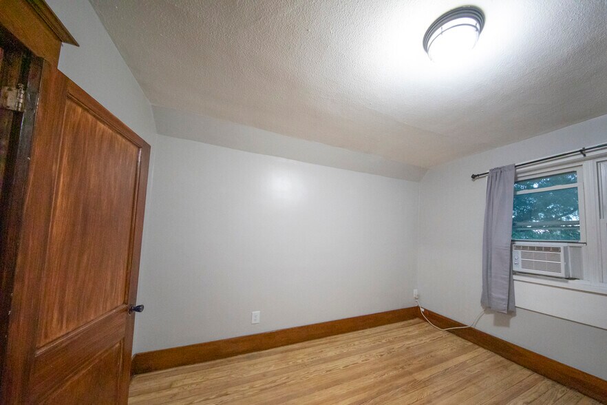 Primary Photo - 749 New Hampshire St