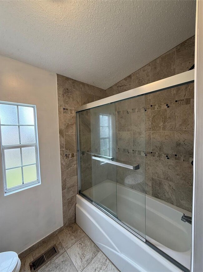 Building Photo - 7200 Fm 487