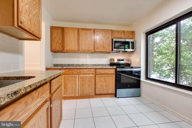 Building Photo - 5461 Enberend Terrace