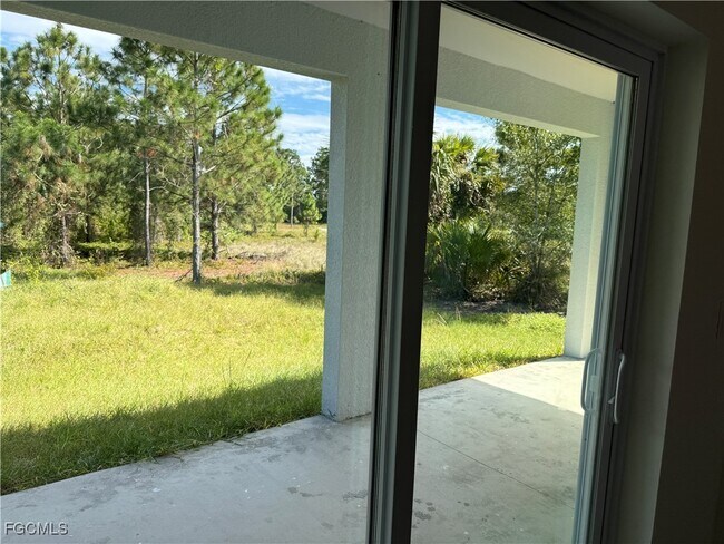 Building Photo - 443 Lampion Ave S