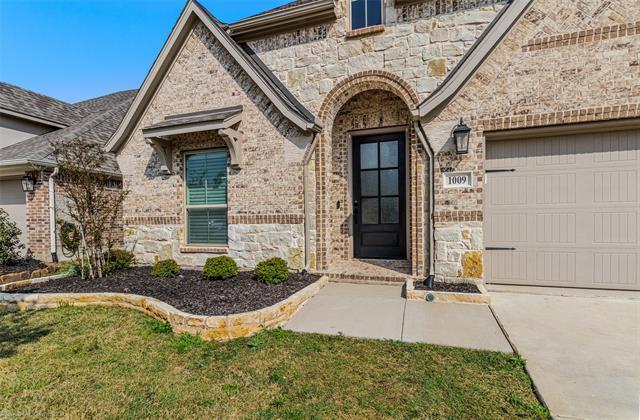 Building Photo - 1009 Queens Lk Trl