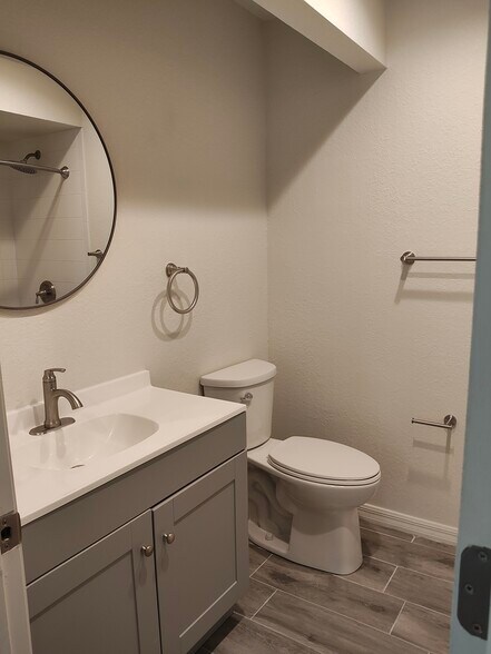 Building Photo - 1129 Presque Isle Dr