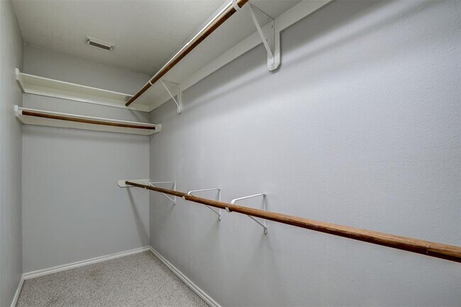 Building Photo - 12130 Piney Bend Dr