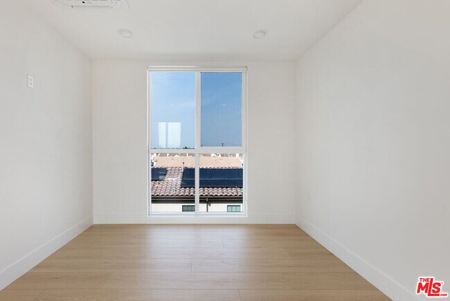 Building Photo - 8561 Belmont St