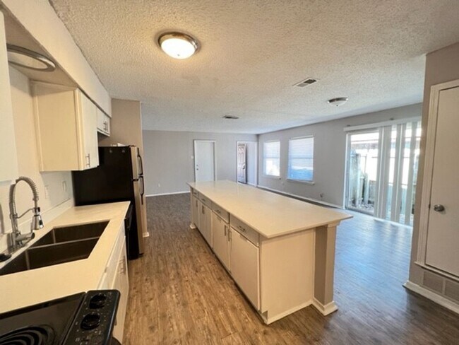 Building Photo - 8928-8928 Greenmound Ave