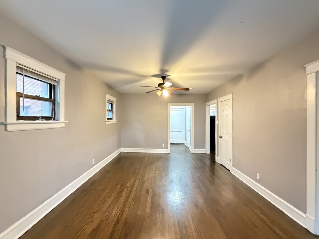 Building Photo - 3604 W Sunnyside Ave