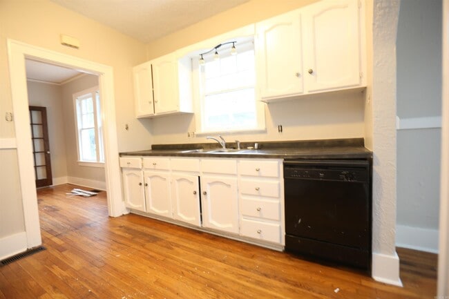 Building Photo - 3430 N Cypress St