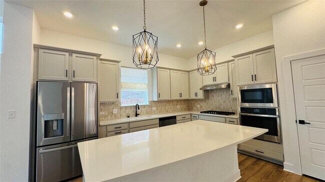 Building Photo - 1332 S Brook Dr