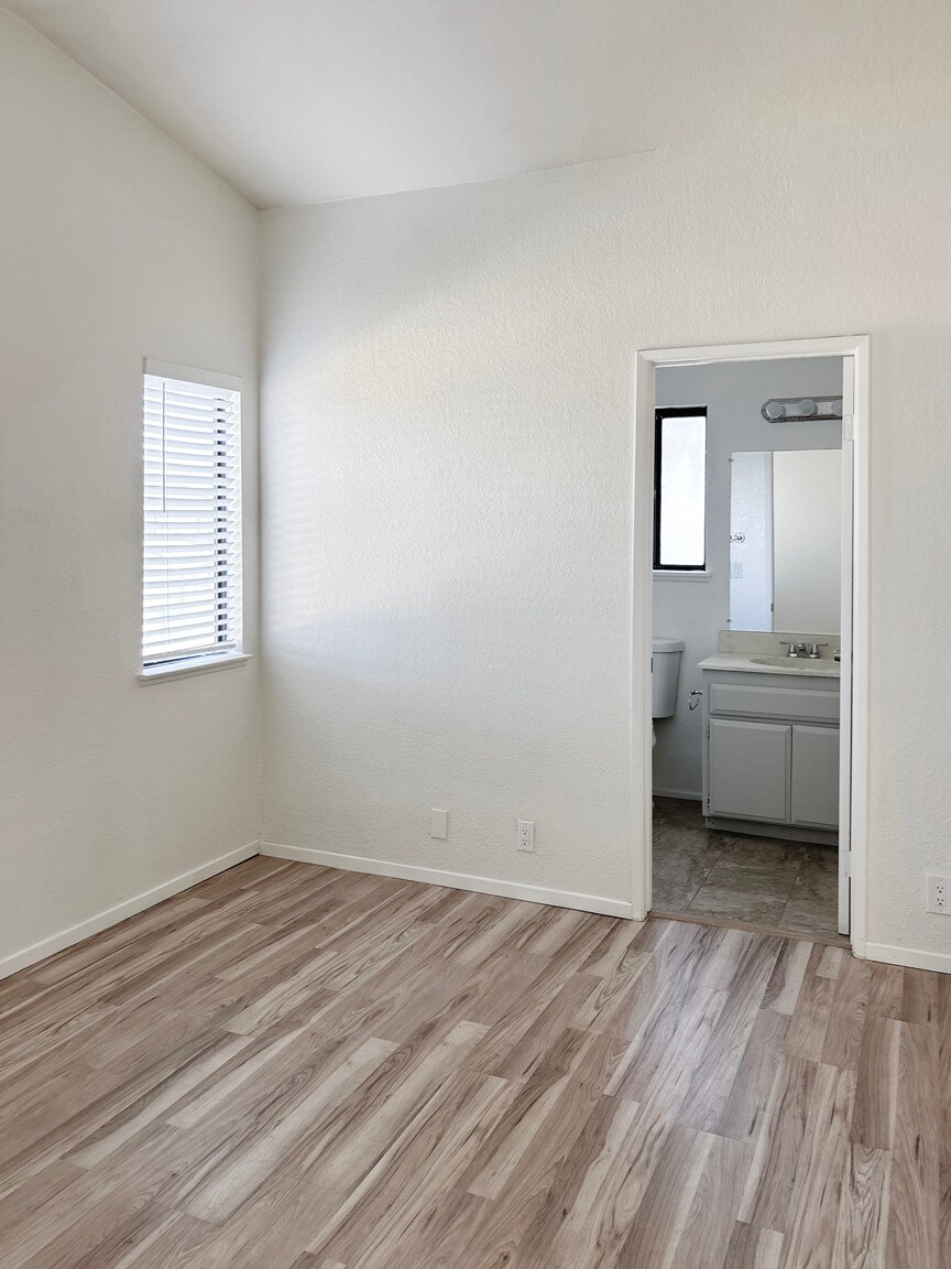 Building Photo - 4745 Karling Pl