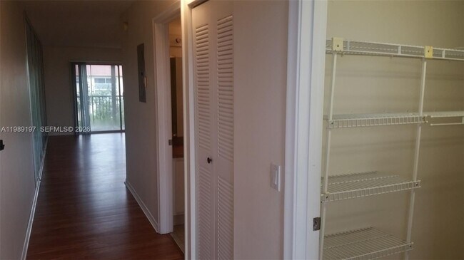 Building Photo - 1400 SW 124th Terrace