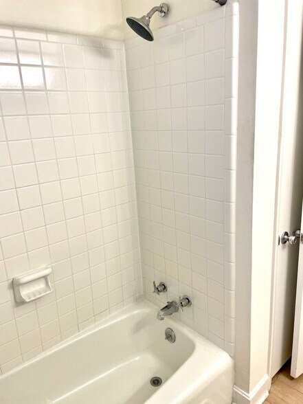 Building Photo - 6524 Idlebrook Dr