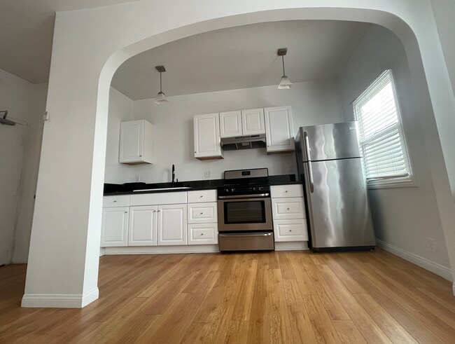 Building Photo - 5138 Melrose Ave