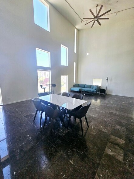 Building Photo - 1111 W University Dr