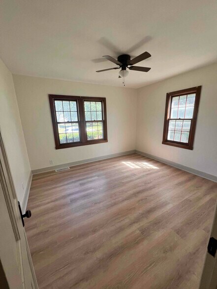 Building Photo - 609 Sydney Ave