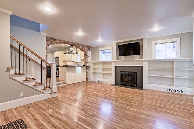 Building Photo - Exceptional 3 Bedroom Home with office & detached flex space