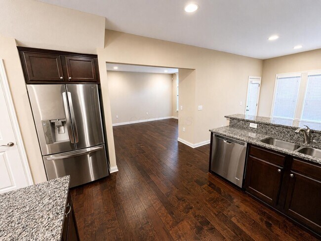 Building Photo - 3818 Rennes Dr