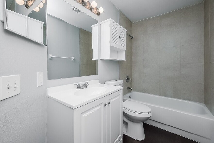 Building Photo - 11351 Calgary Cir