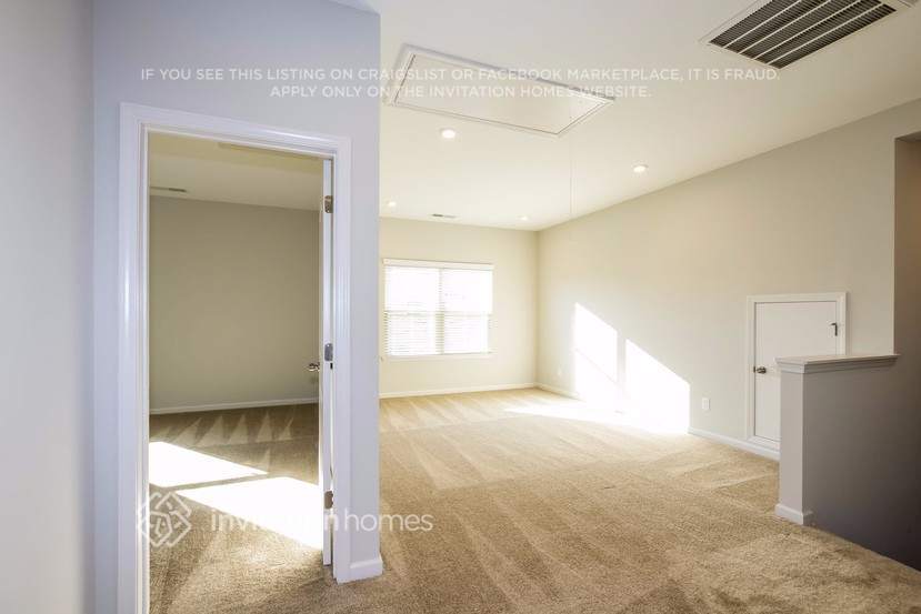 Building Photo - 11326 Cedarvale Farm Pkwy