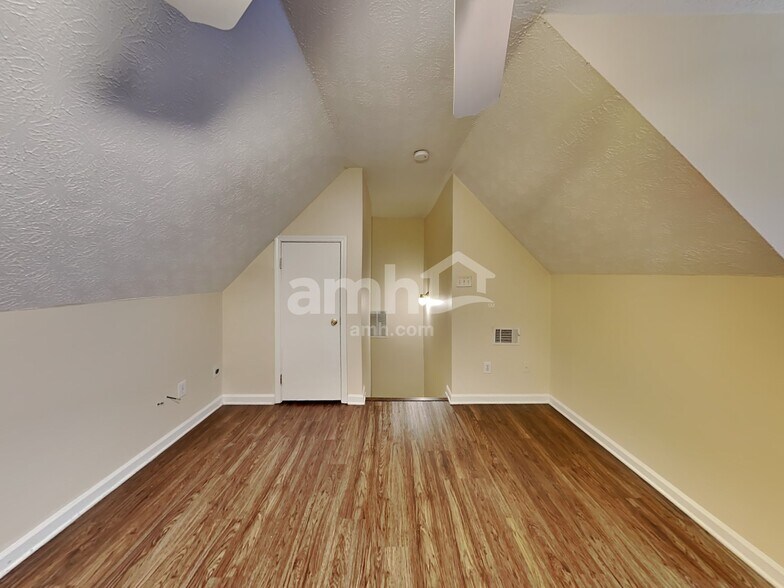 Building Photo - 515 Chaseridge Dr