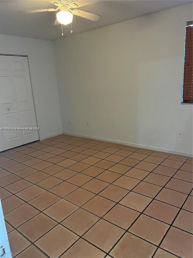 Building Photo - 1135 N Franklin Ave
