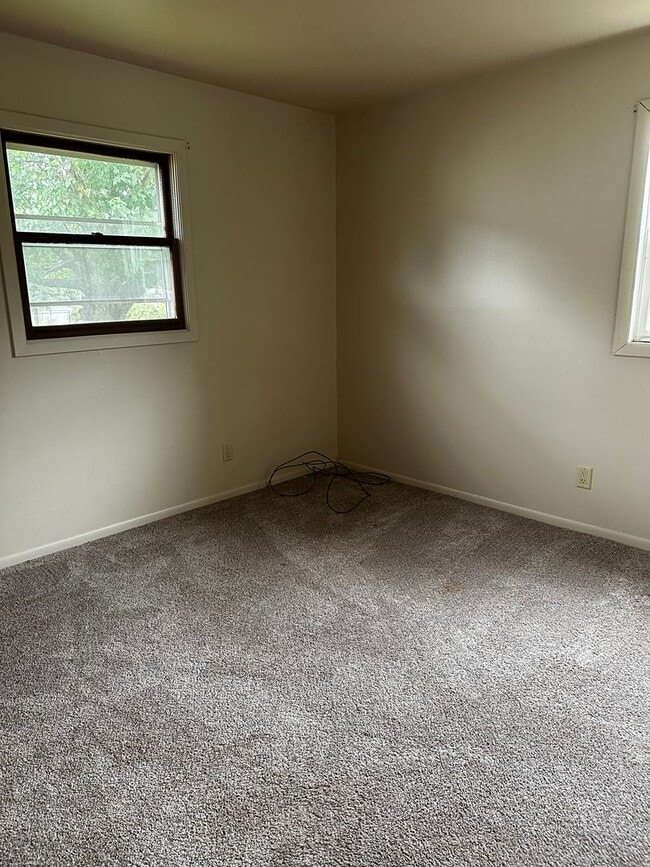 Building Photo - 1837-1837 Post Rd