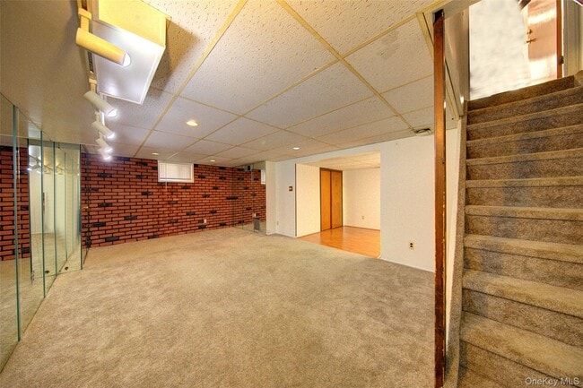 Building Photo - 411 St John Pl