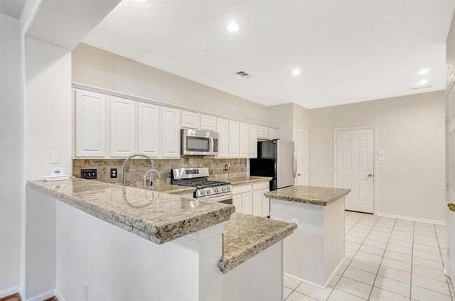 Building Photo - 100 S Piper Trace
