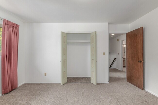 Building Photo - 6724 Knight Dr