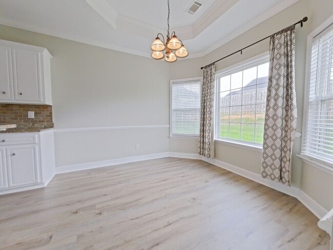 Building Photo - 4858 Somerset Dr