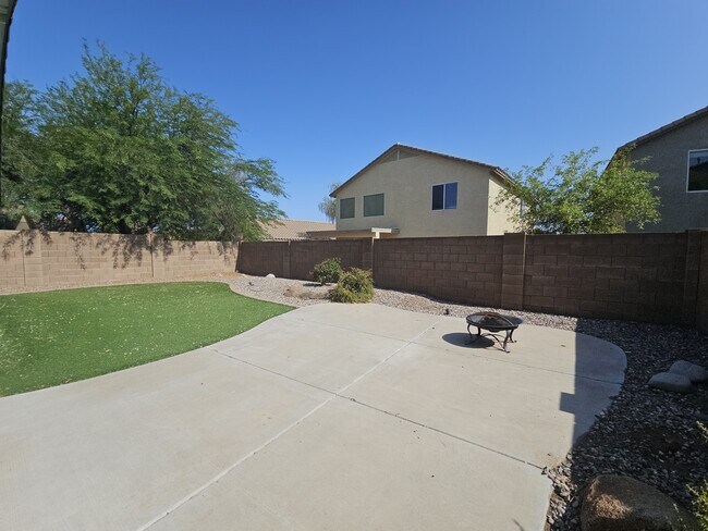 Building Photo - 3368 W Five Mile Peak Dr