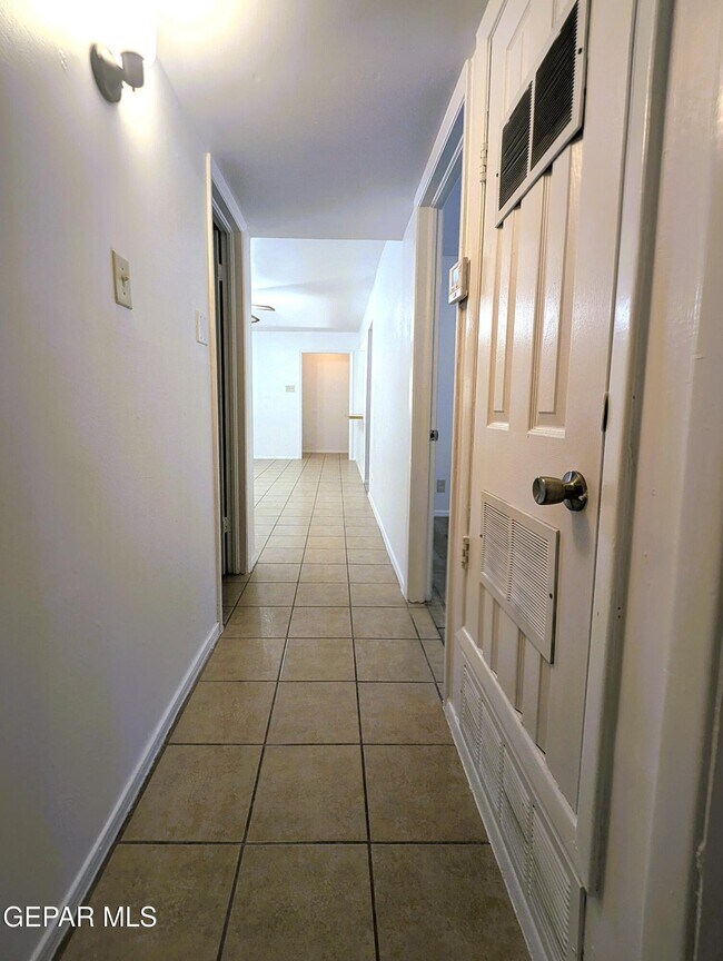 Building Photo - 5804 Pickerel Dr