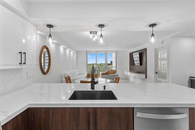Building Photo - 5701 Collins Ave