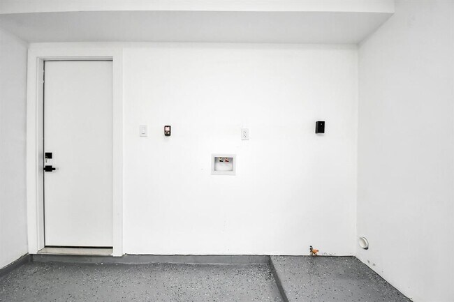Building Photo - 3227 Westwick Dr